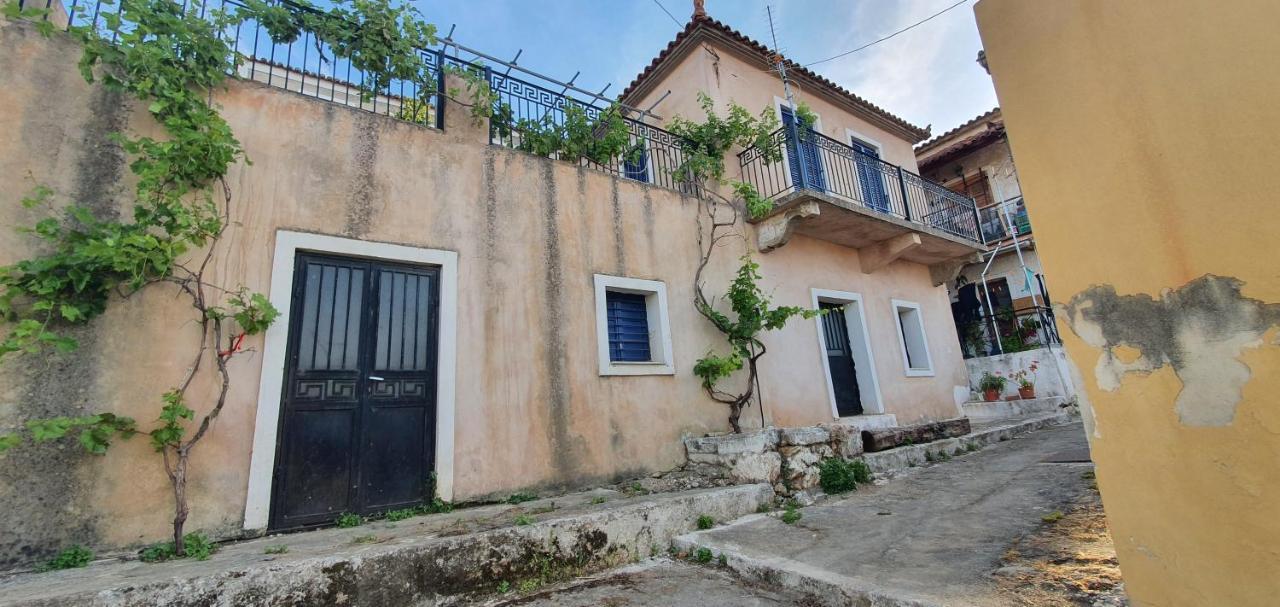 Traditional Hillside Cottage Githio Exterior foto