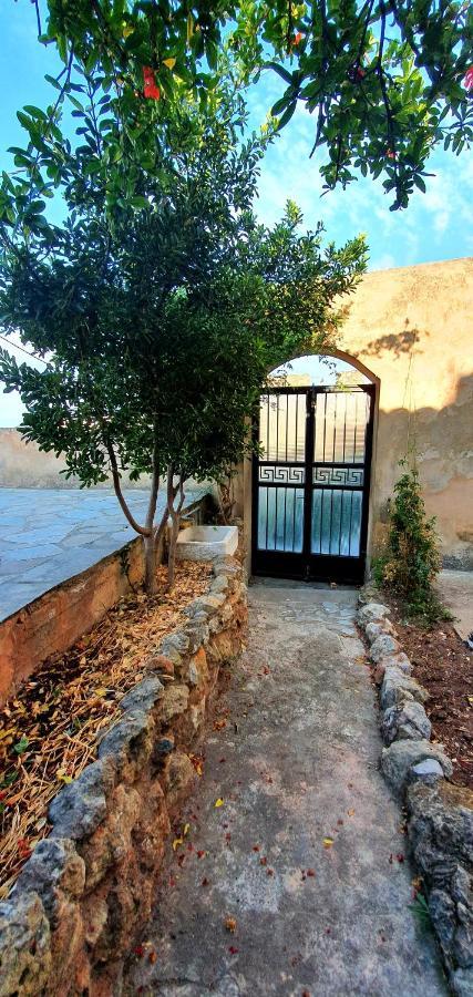 Traditional Hillside Cottage Githio Exterior foto
